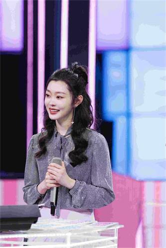 1642383232178802.jpeg 宋轶半身微笑图.jpeg