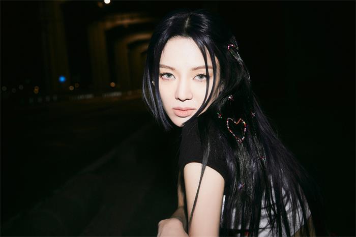 孝渊（HYO）首张迷你专辑《DEEP》预告照 1.jpg
