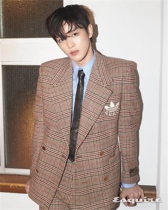 1663923380146158.jpg 成灿《Esquire》10月刊画报 02.jpg