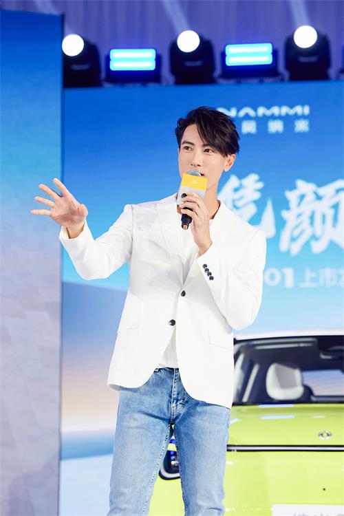 02 吴尊亮相东风纳米01上市发布会暨百城交付仪式.JPG